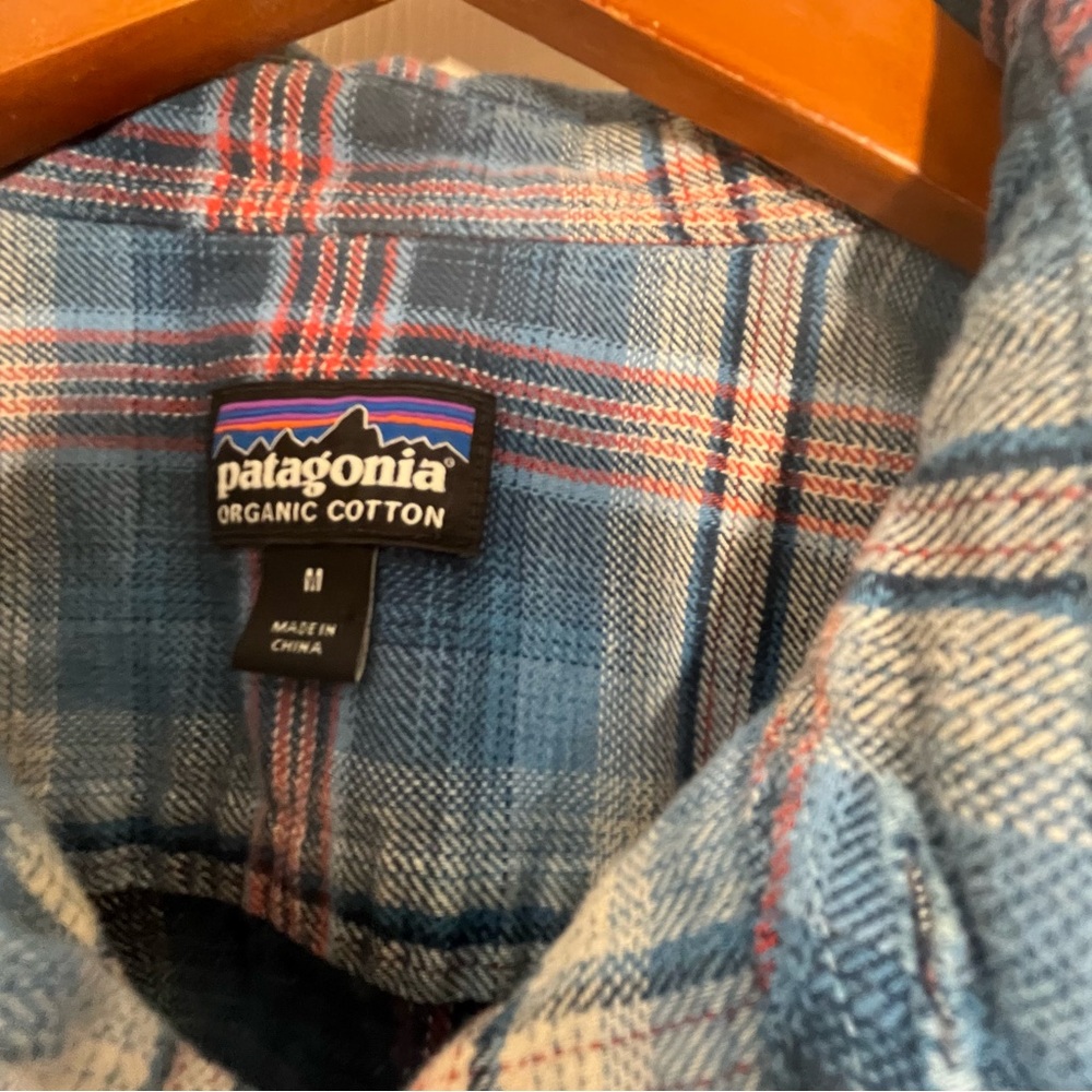 Patagonia Blue and Red Plaid Organic Cotton Button-Down Shirt Size Medium - Picture 4 of 7